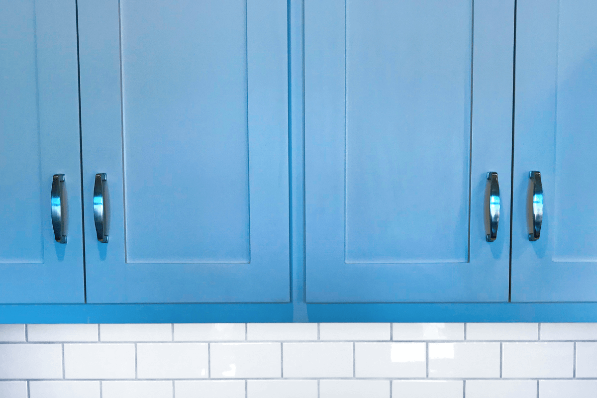 o-que-devo-colocar-primeiro-a-pedra-ou-o-armario