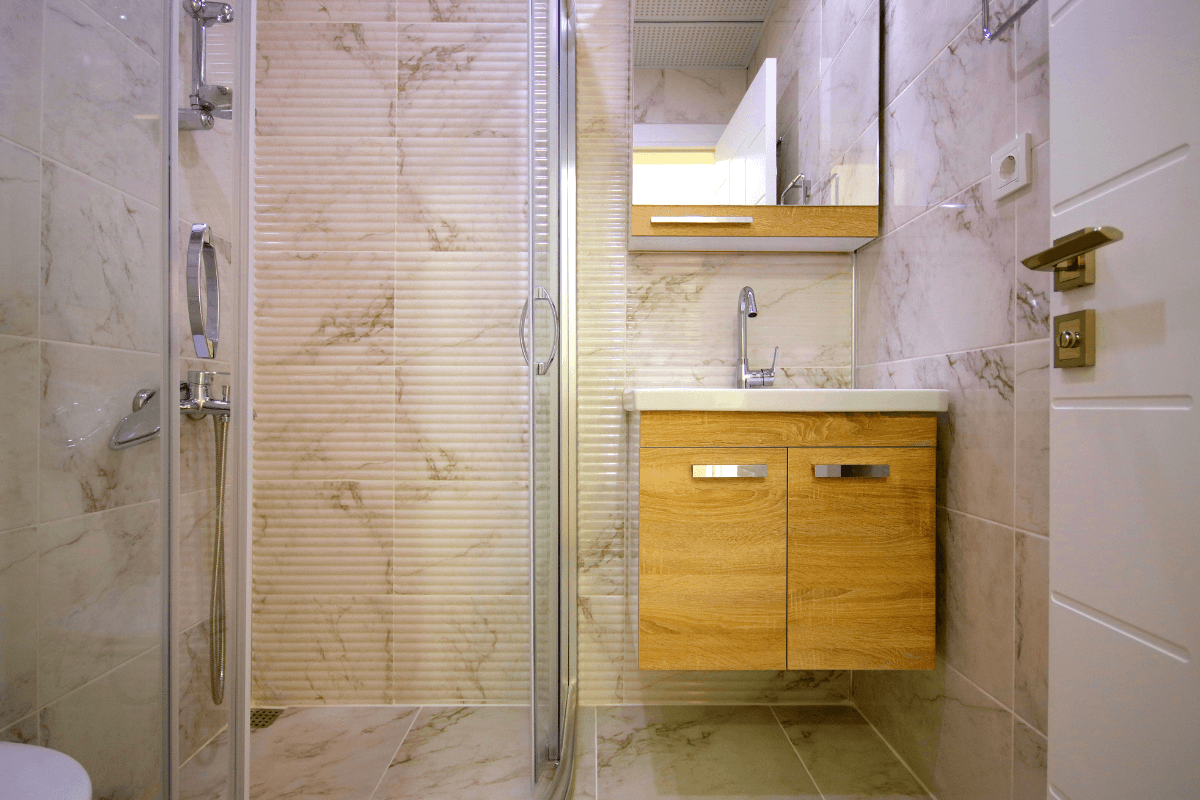 o-que-guardar-no-gabinete-do-banheiro