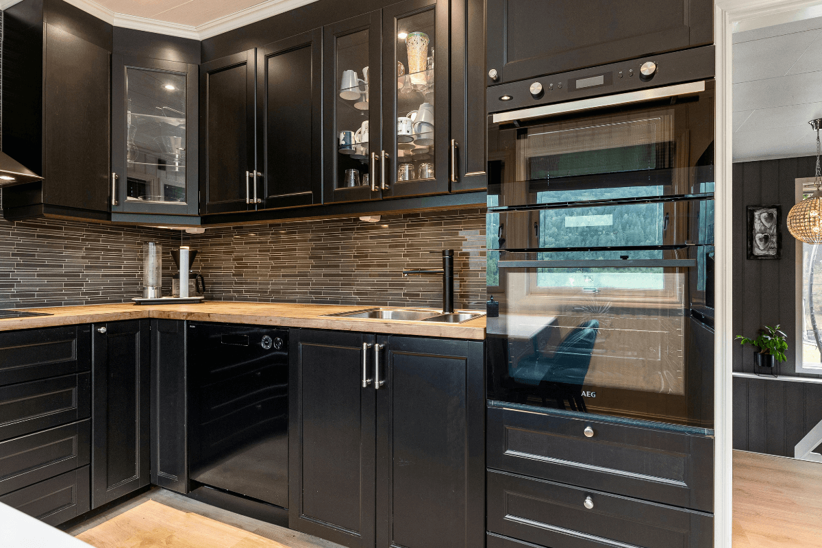 que-cor-combina-com-armario-preto